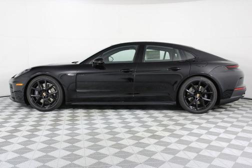 2026 Porsche Panamera 4
