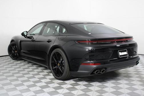 2026 Porsche Panamera 4