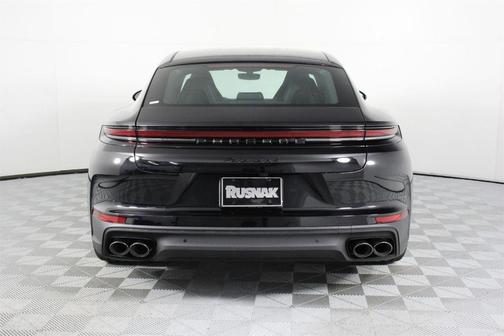 2026 Porsche Panamera 4