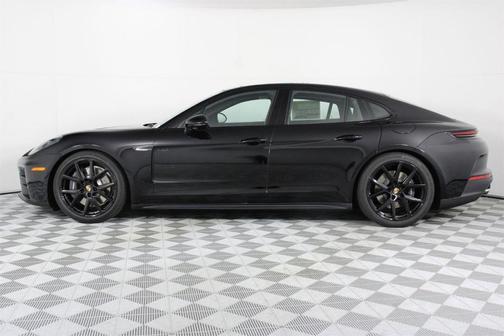 2026 Porsche Panamera 4
