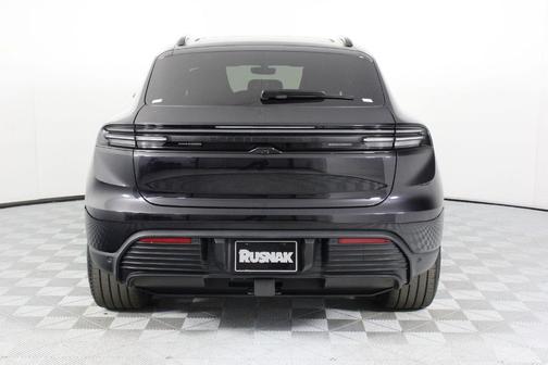 2025 Porsche Macan 4