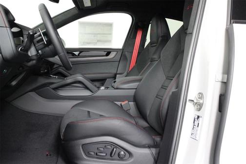 2025 Porsche Cayenne GTS