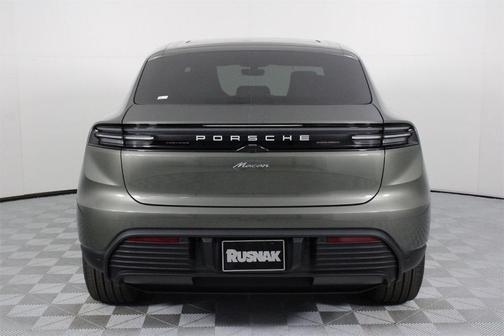 2025 Porsche Macan Base