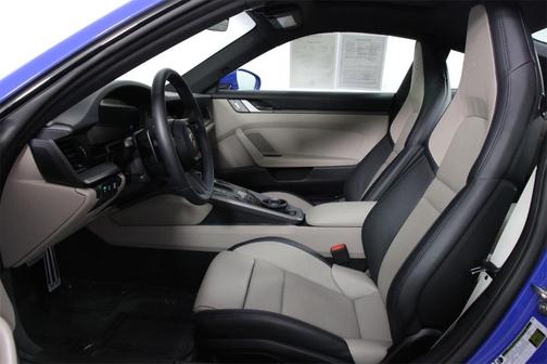 2025 Porsche 911 Carrera