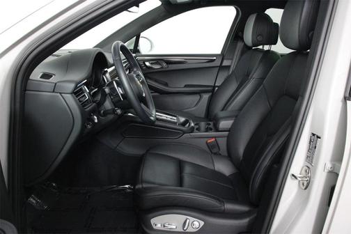2025 Porsche Macan T