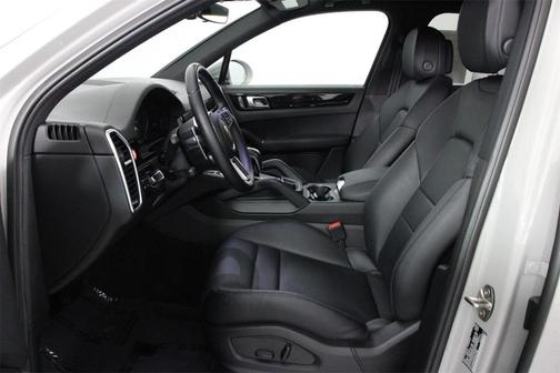 2023 Porsche Cayenne Base (Tiptronic)