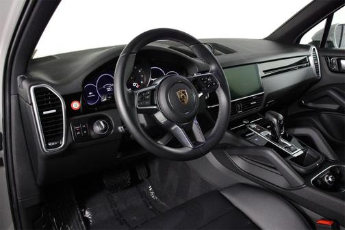 2023 Porsche Cayenne Base (Tiptronic)
