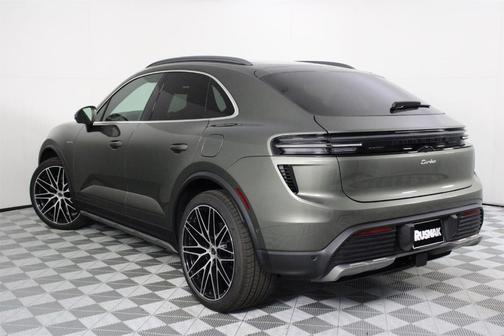 2025 Porsche Macan Turbo