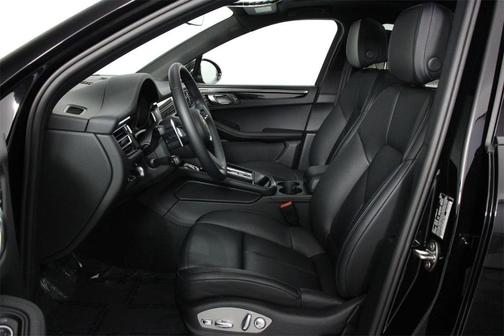 2025 Porsche Macan T
