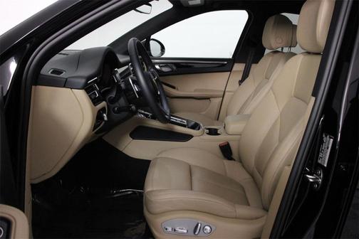 2025 Porsche Macan T