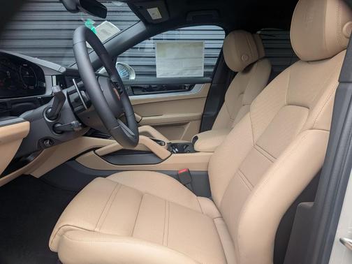 Chalk 2026 Porsche Cayenne Base