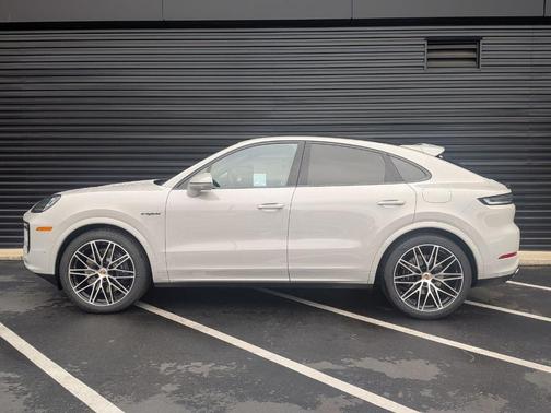 Chalk 2026 Porsche Cayenne Base