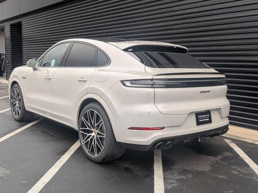 Chalk 2026 Porsche Cayenne Base