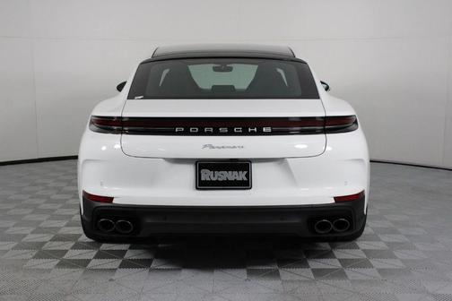 2026 Porsche Panamera Base
