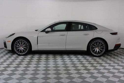 2026 Porsche Panamera 4