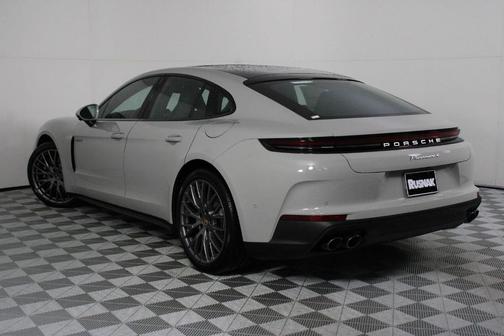 2026 Porsche Panamera 4