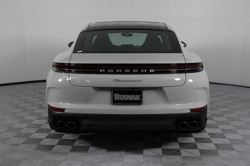 2026 Porsche Panamera 4