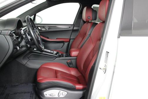White 2022 Porsche Macan Base