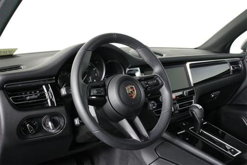 2025 Porsche Macan T