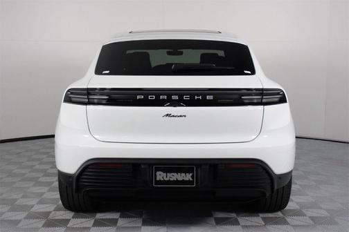 2025 Porsche Macan Base