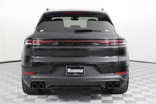 2025 Porsche Cayenne Base