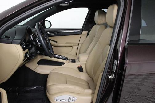 Copper 2023 Porsche Macan S