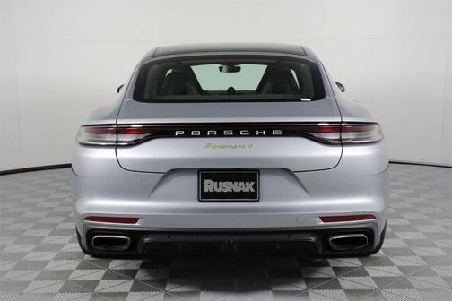 2022 Porsche Panamera E-Hybrid 4