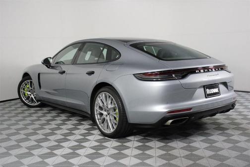 2022 Porsche Panamera E-Hybrid 4
