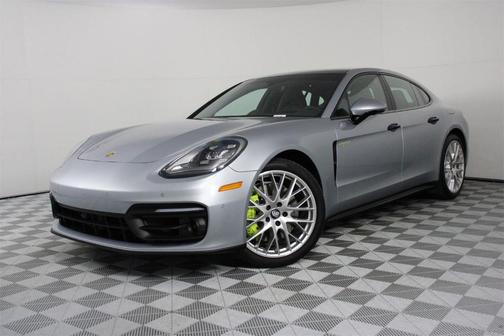 2022 Porsche Panamera E-Hybrid 4