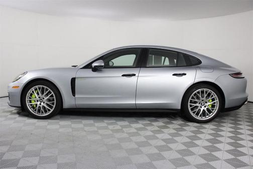 2022 Porsche Panamera E-Hybrid 4