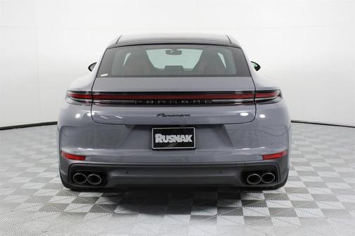 2026 Porsche Panamera Base