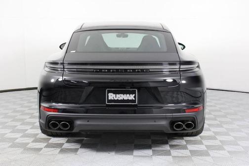 2026 Porsche Panamera Base