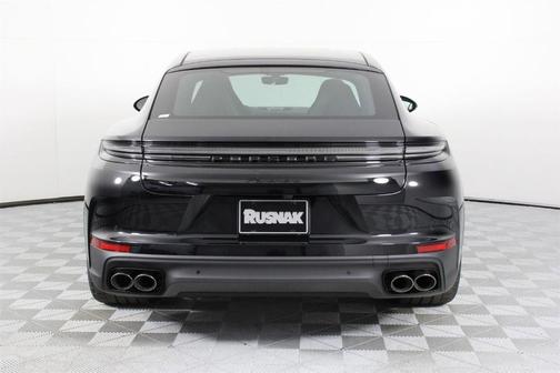 2026 Porsche Panamera Base