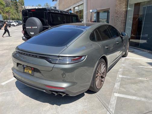 2023 Porsche Panamera Platinum Edition