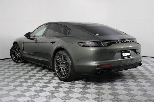 2023 Porsche Panamera Platinum Edition