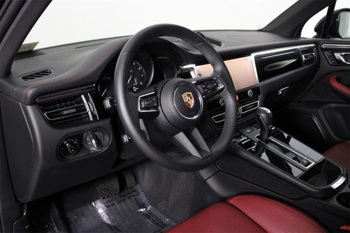 2025 Porsche Macan T