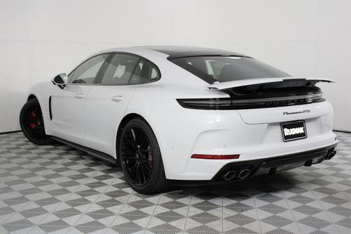 2026 Porsche Panamera GTS