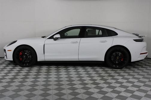 2026 Porsche Panamera GTS