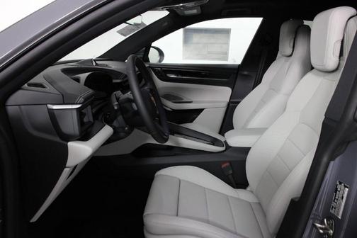 Slate Gray 2026 Porsche Macan Base