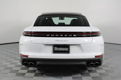 2025 Porsche Panamera Base