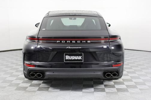 2026 Porsche Panamera Base