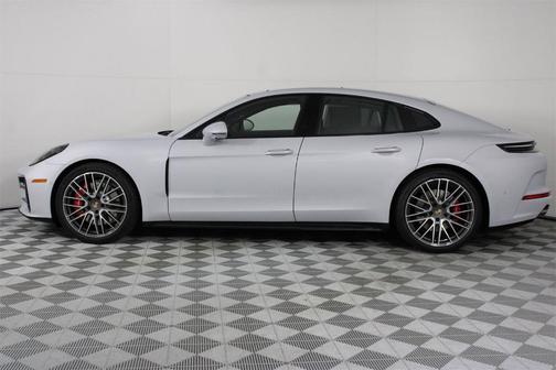 2026 Porsche Panamera GTS