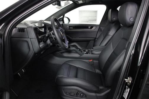 2025 Porsche Cayenne GTS