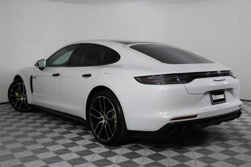 2022 Porsche Panamera E-Hybrid 4