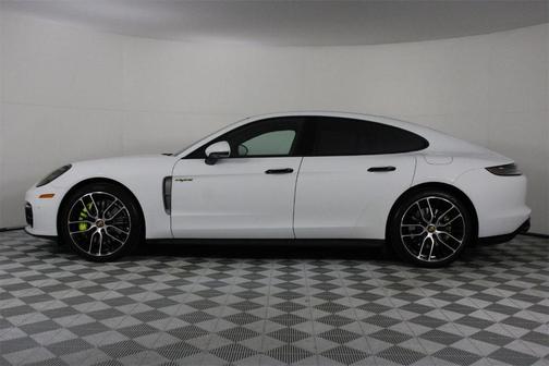 2022 Porsche Panamera E-Hybrid 4