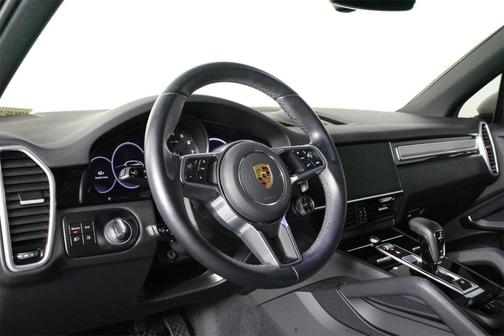 2022 Porsche Cayenne Platinum Edition