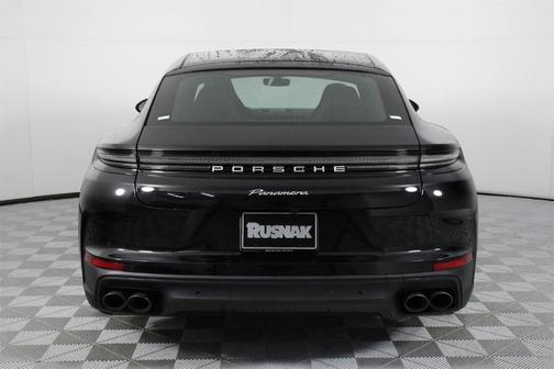 2025 Porsche Panamera Base
