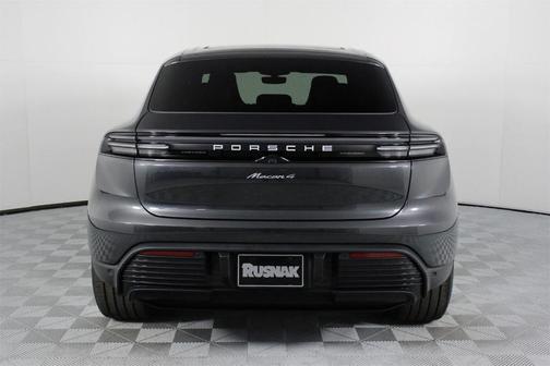 2025 Porsche Macan 4