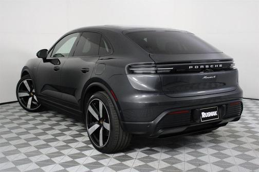 2025 Porsche Macan 4