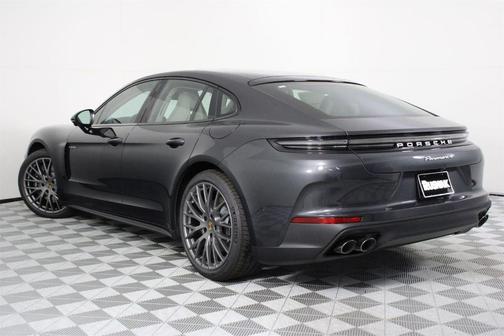 2026 Porsche Panamera 4